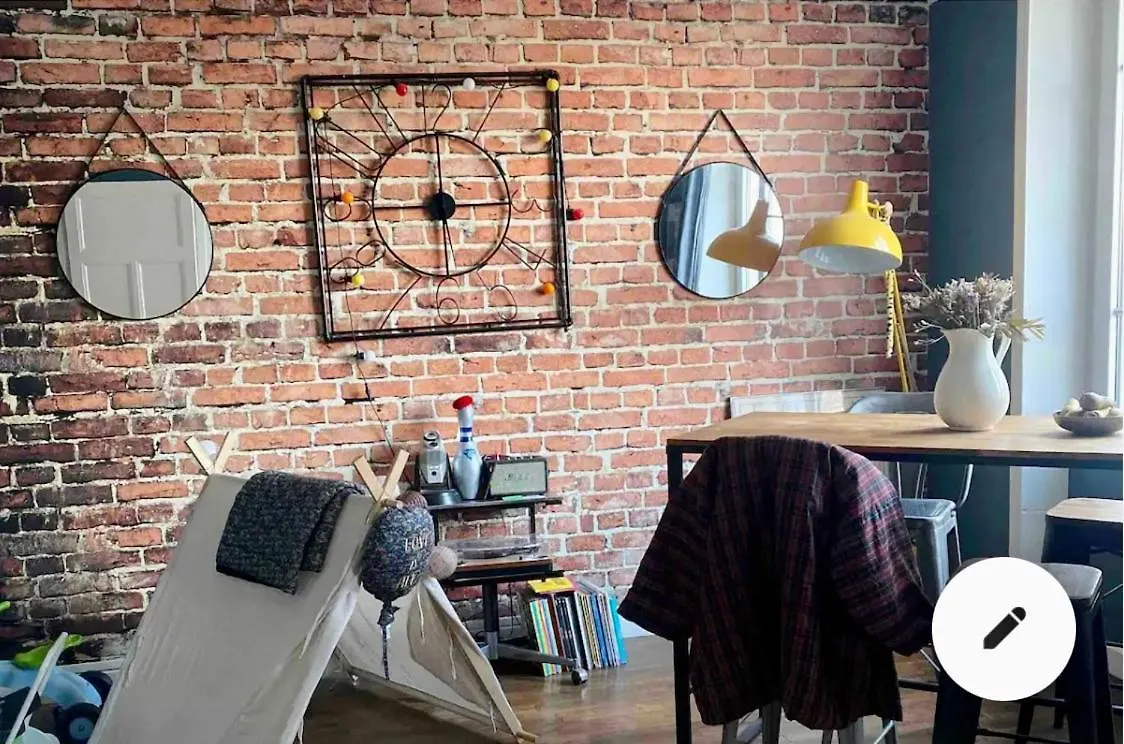 Le 5 Brest Apartment Homestay